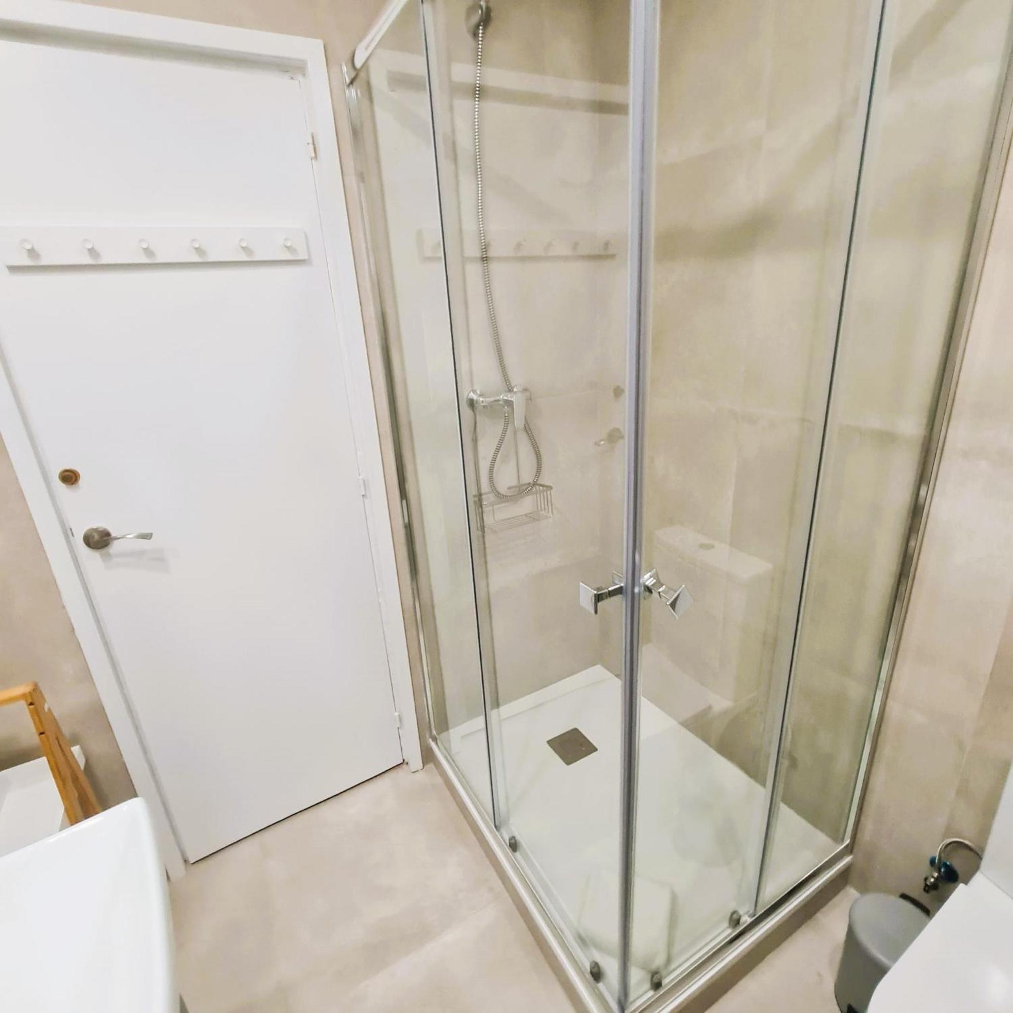 Lejlighed G74 Avenida Gaudi 4 Bedrooms With Balcony- Sagrada Familia Barcelona